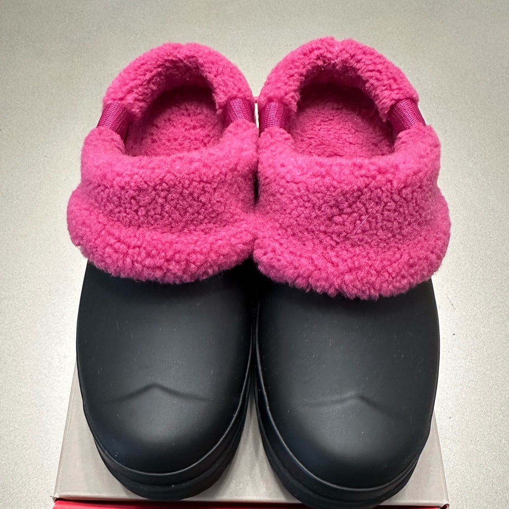 Hunter black with pink fleece lined clogs size 6